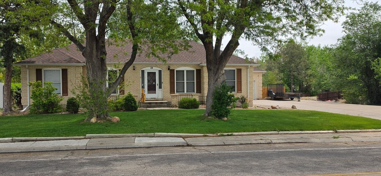 Building Photo - ALL PROSPECTIVE TENANTS MUST SUBMIT A $58 NON-REFUNDABLE APPLICATION FEE PER APPLICANT ONLINE AND...
