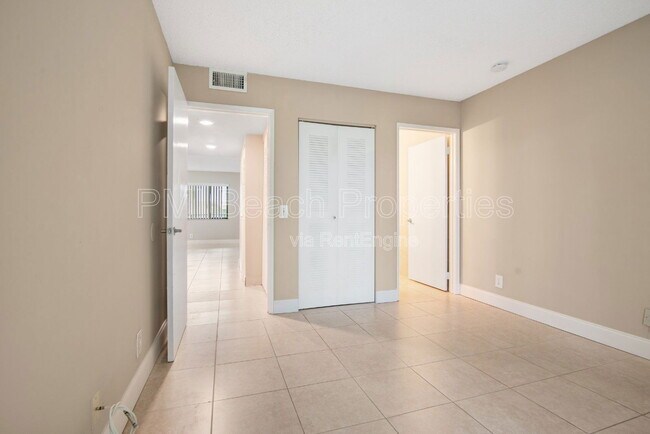Foto del edificio - 516 Meadows Cir