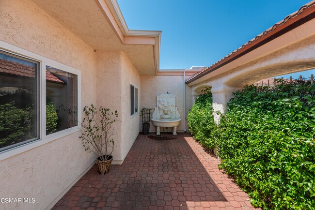 Building Photo - 32482 Saddle Mountain Dr