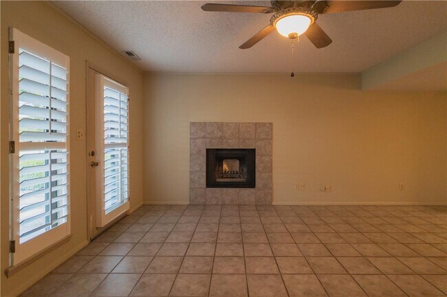 Foto del edificio - 2538 E Sweetbriar Dr