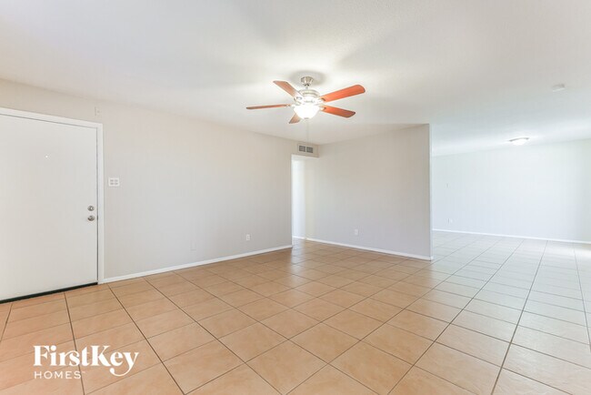 Foto del edificio - 4649 E Bowker St