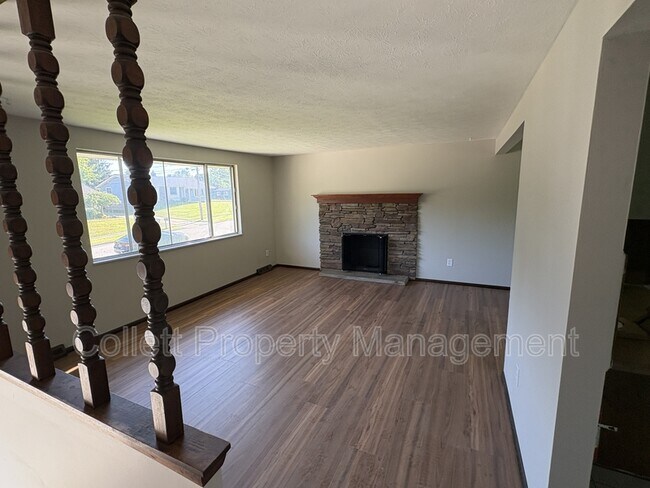 Foto del edificio - 256 Monroe Dr