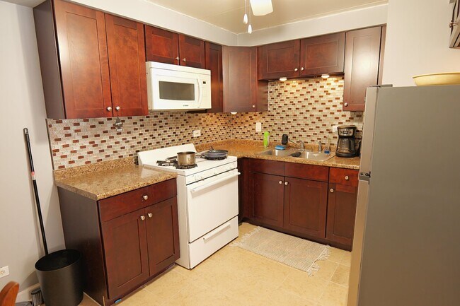 Foto del edificio - 10811 S Lloyd Dr