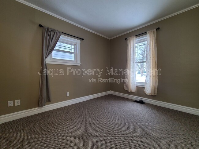 Building Photo - 621 State St