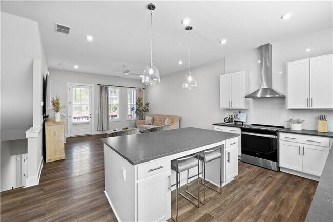 Foto del edificio - 1336 Breezy St SE
