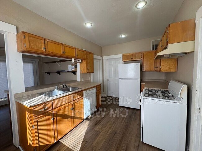 Building Photo - 2307 N Franklin Ave