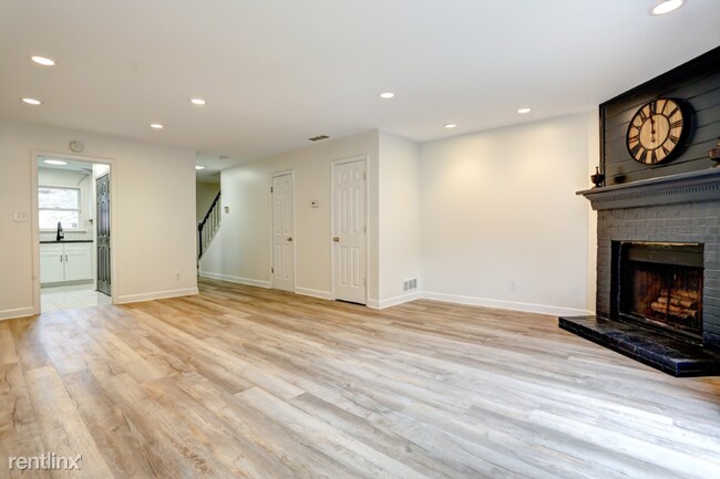 Building Photo - 2 br, 3 bath Townhome - 2844 Webb Bridge Rd.