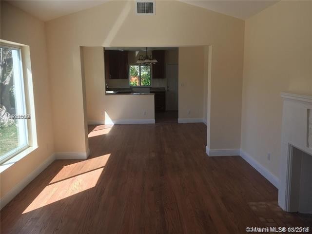 Foto del edificio - 2391 SW 24th St