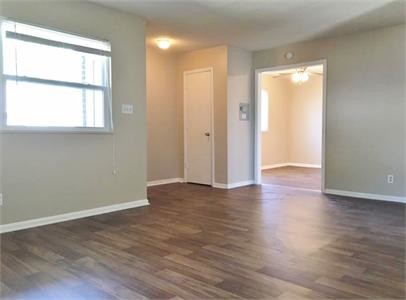 Building Photo - 4800 NW Cliff View Dr