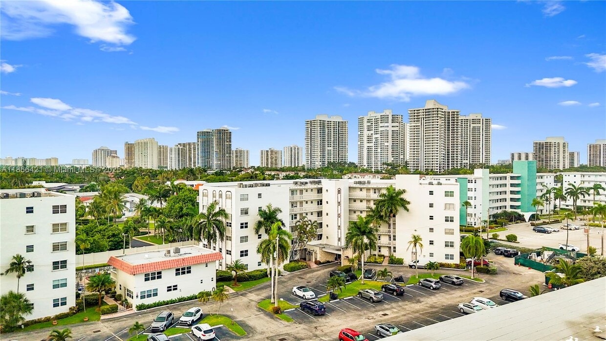 Primary Photo - 3181 S Ocean Dr