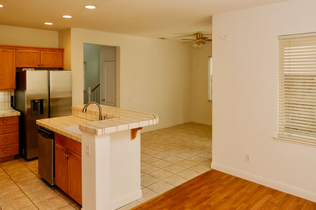 Foto del edificio - 4096 Laurel Walk Ln
