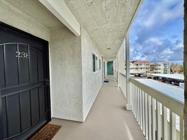 Foto del edificio - 2 Bedroom + 1.5 Bathroom Condo | Anacapa View | Monthly Furnished Rental