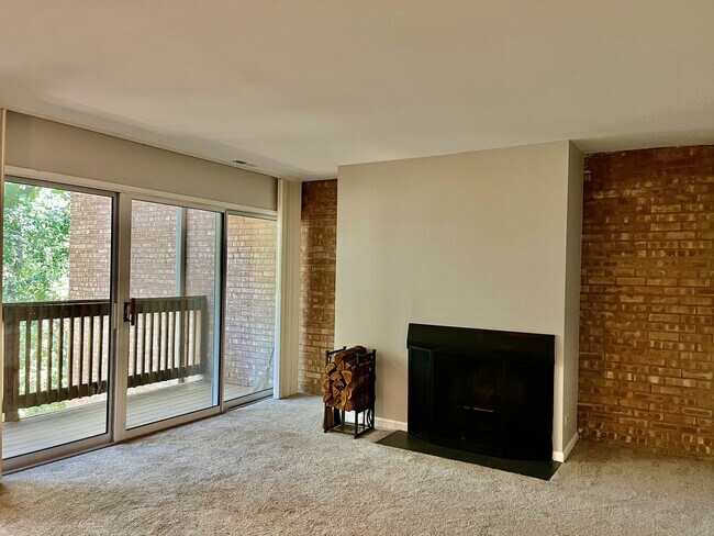 Building Photo - 5817 Oakwood Dr