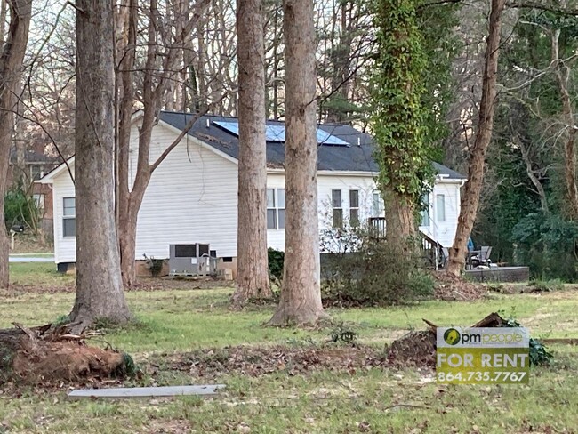 Building Photo - Beautiful 3/2 on Wooded Lot