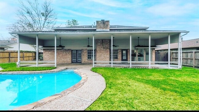 Building Photo - 2210 S Fountain Valley Dr