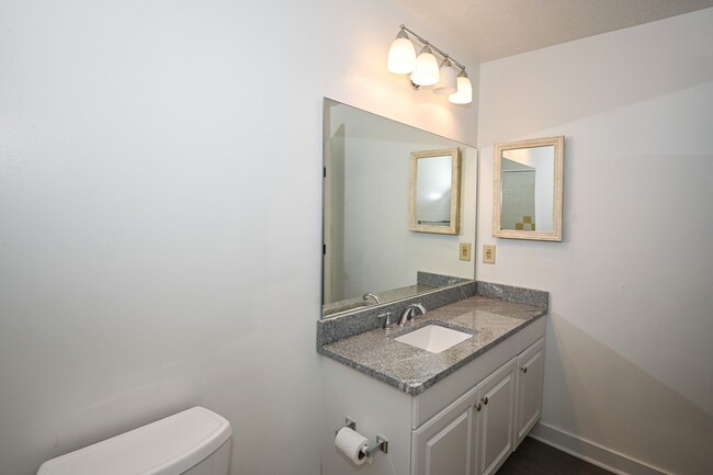 Foto del edificio - 5464 Beechmont Ave