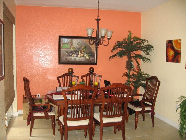 Building Photo - 1118 Shoma Dr