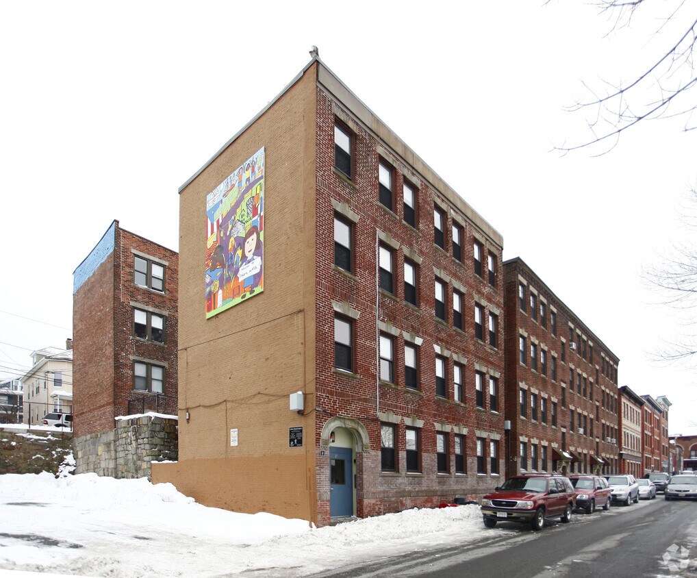 Primary Photo - 24 Peabody St