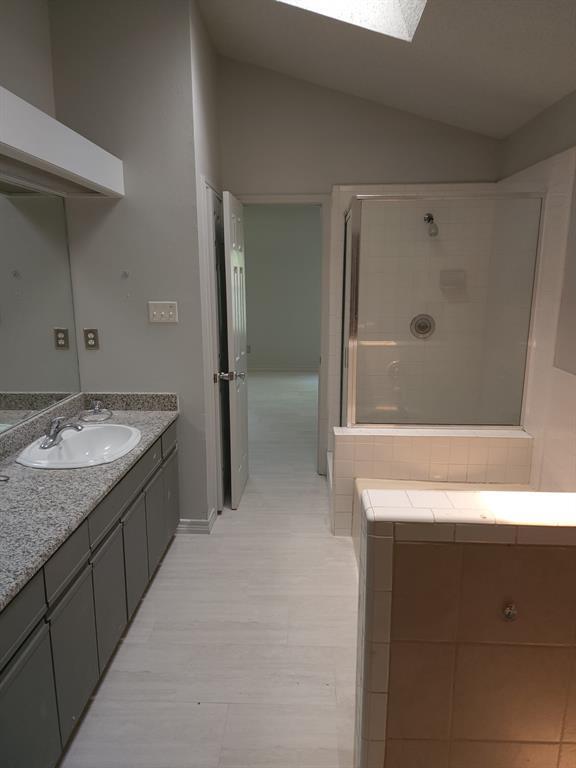 Foto principal - 15030 Wells Port Dr