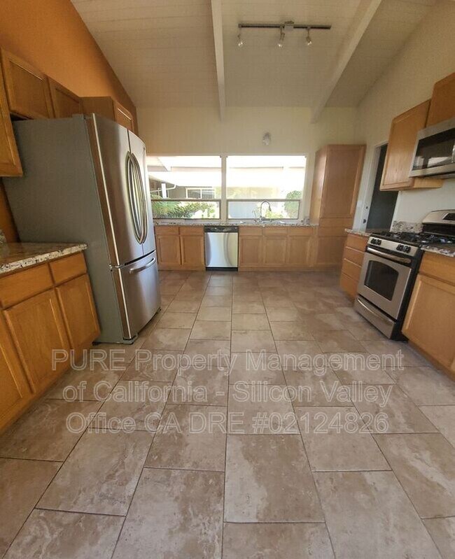 Foto del edificio - 21224 Saratoga Hills Rd