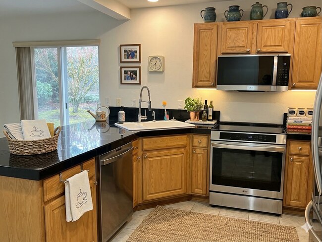 Foto del edificio - *Half off the second full month of rent!* Spacious Home Near Washington Square