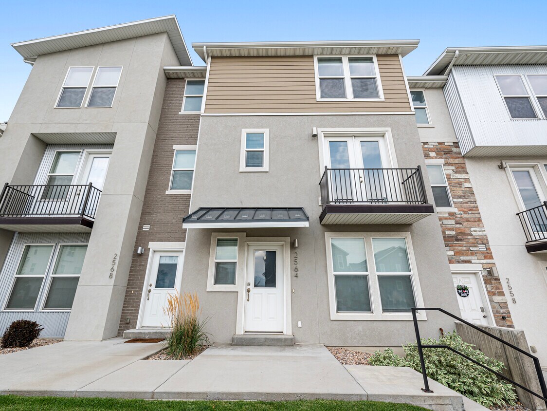 Foto principal - 2564 E High Ridge Rd