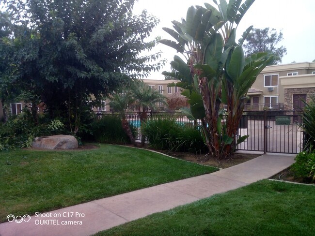 Foto del edificio - 792 Avocado Ave