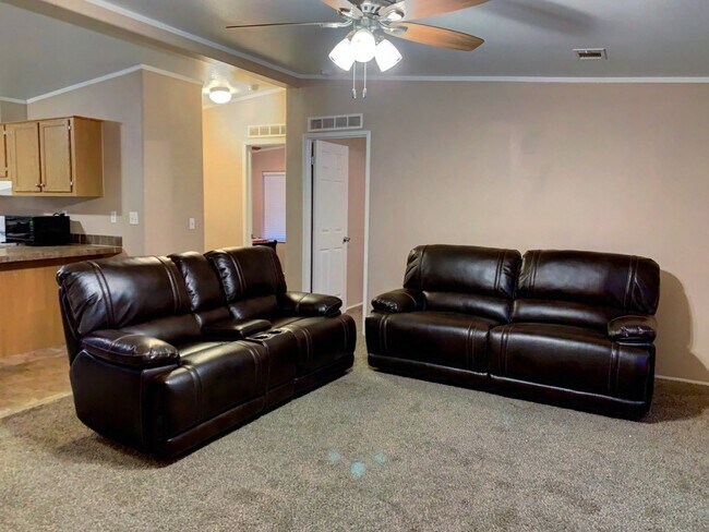 Foto del edificio - Fully Furnished Nice 3BR/2BA Home