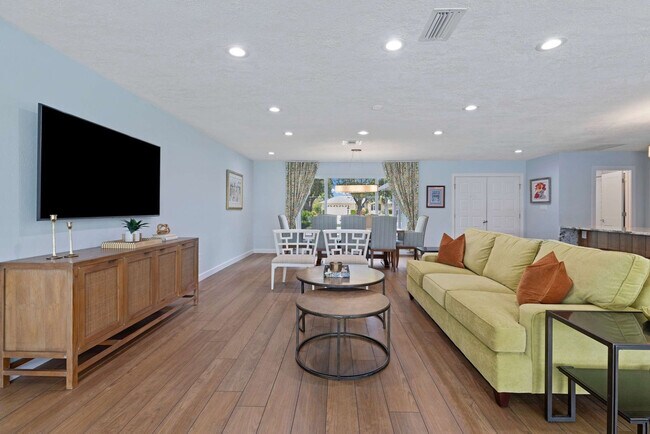 Foto del edificio - 2218 Kings Lake Blvd