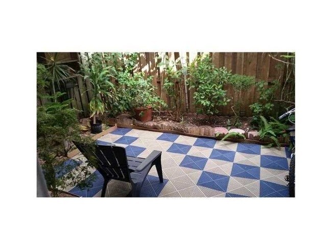 Building Photo - 2050 NE 140th St