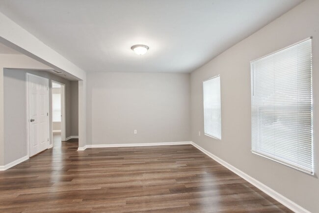 Building Photo - 3BR/2BA Downtown House Walking Distance to Forsyth Park and Daffin Park