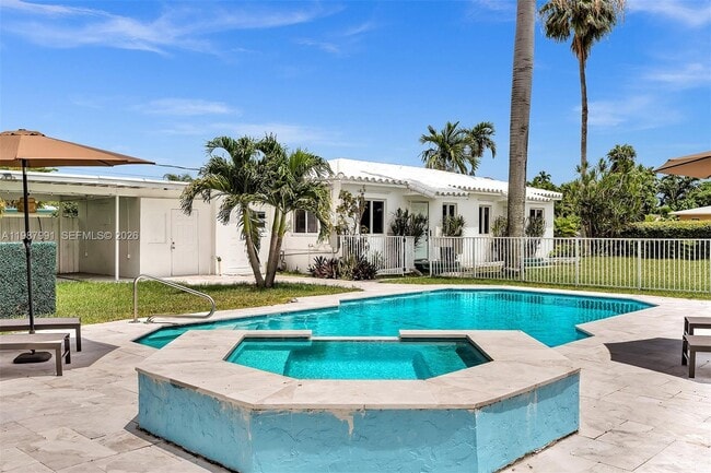 Foto del edificio - 703 NE 7th St