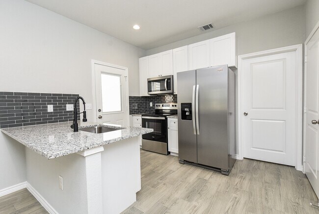 Foto del edificio - 16991 W Dounreay St