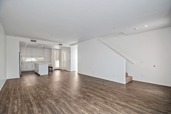 Building Photo - Daily Self Showing b4 6:30pm OR Virtual To...