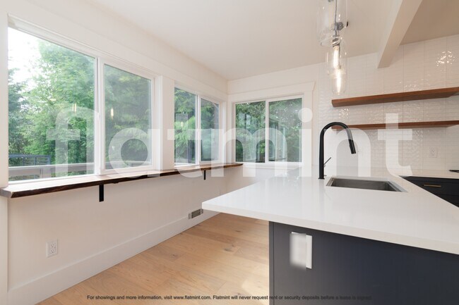 Foto del edificio - 8520 13th Ave NW