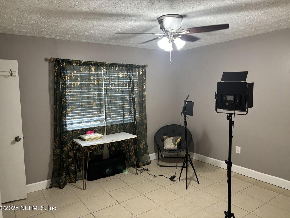 Primary Photo - 1950 Paine Ave