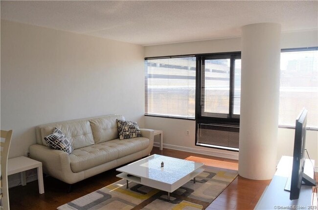 Building Photo - 127 Greyrock Pl