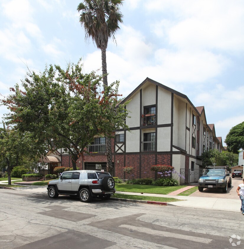 Primary Photo - 1161 Irving Ave