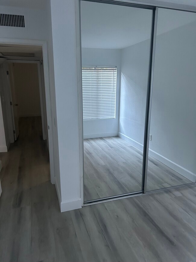 Building Photo - 18350 Hatteras St