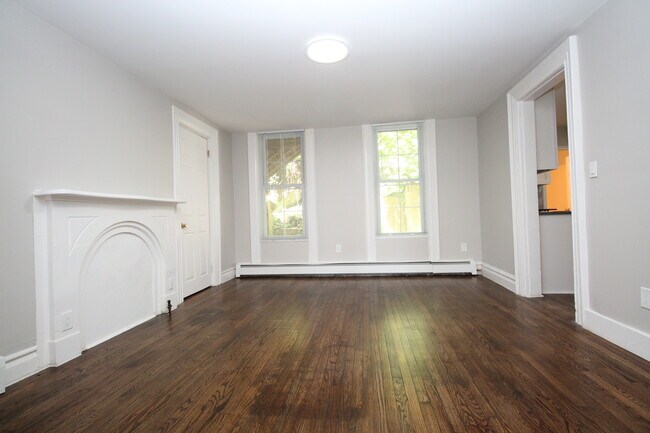 Living Room - 73 W Thames St