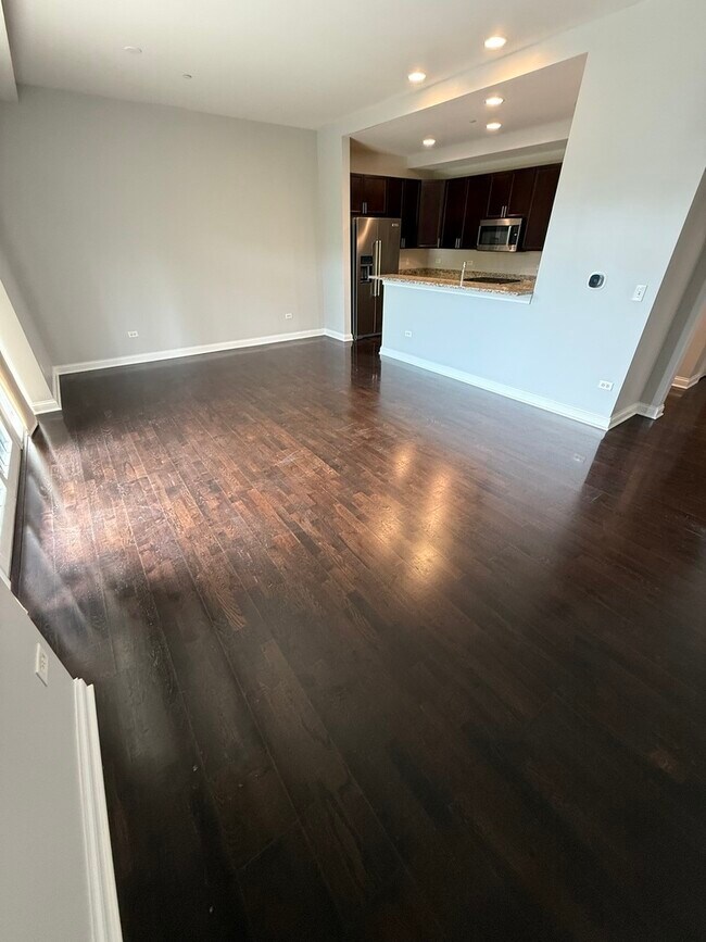 Building Photo - 1800 Amberley Ct