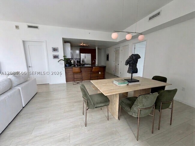 Foto del edificio - 601 NE 27th St