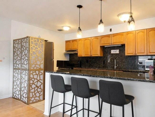 Photo - 6121 N Sheridan Rd Apartment