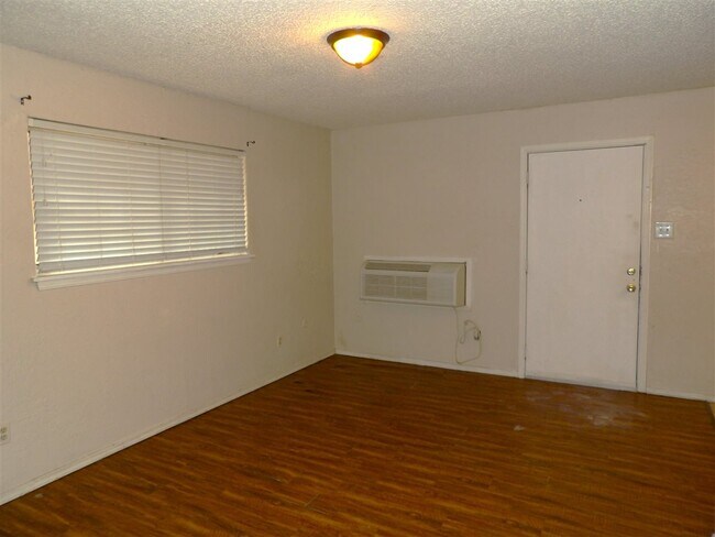Foto del edificio - 6405 NW Oak Ave