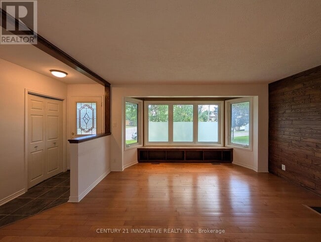 Building Photo - 12 Kingsway Ct