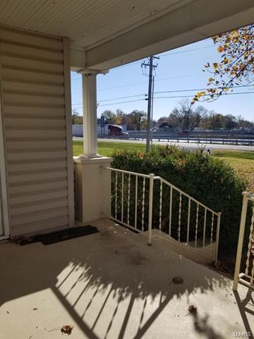 Foto del edificio - 13 N Service Rd