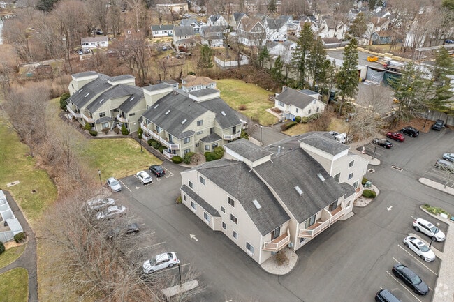 Building Photo - Valley Court