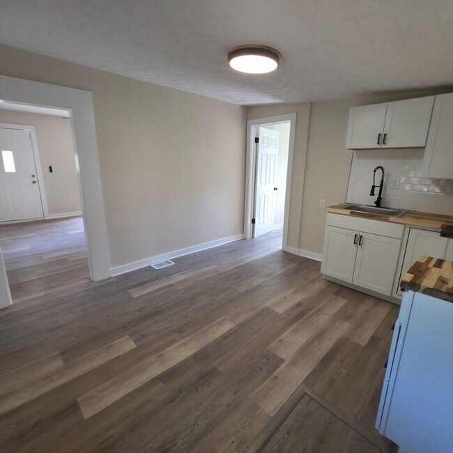 Foto del edificio - Single Family Ranch 2 beds 1 bath FOR RENT!