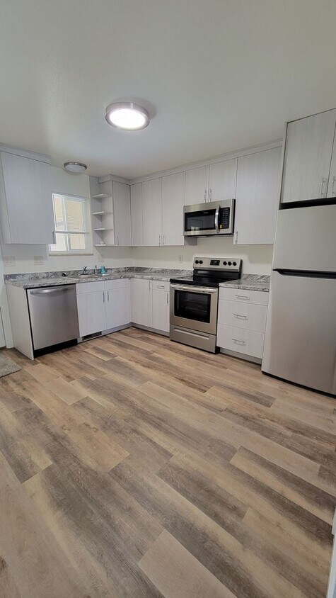 Foto principal - 2 Bdrm Duplex