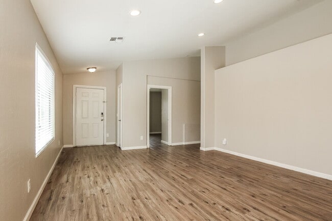 Building Photo - 6418 W Magnolia St